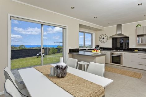 Photo of property in 1/134 Arran Road, Browns Bay, Auckland, 0630