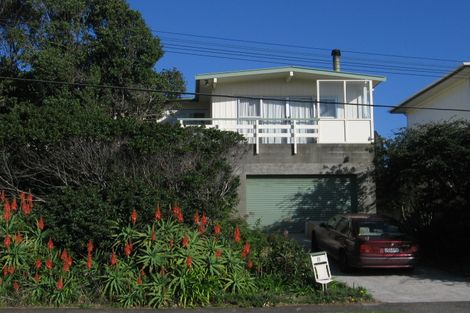 Photo of property in 8 Hughes Street, Waikanae Beach, Waikanae, 5036