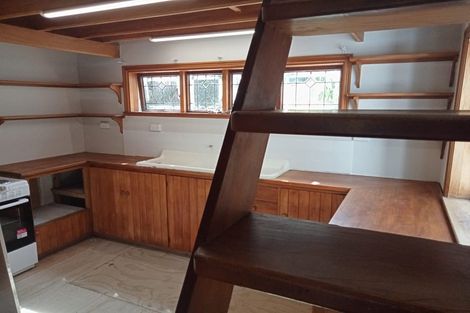 Photo of property in 43 Cornwall Road, Lyttelton, 8082