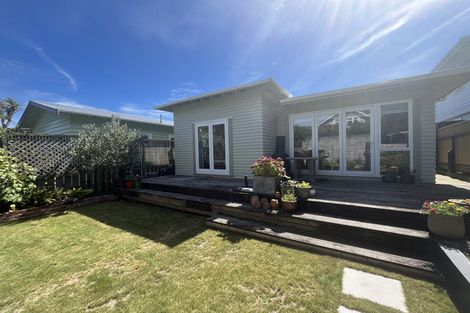 Photo of property in 12 Matipo Street, Eastbourne, Lower Hutt, 5013
