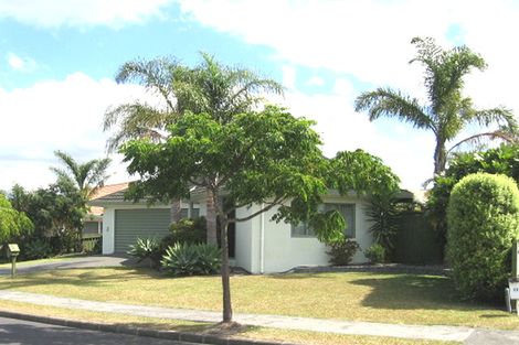 Photo of property in 16 Vermeer Place, West Harbour, Auckland, 0618