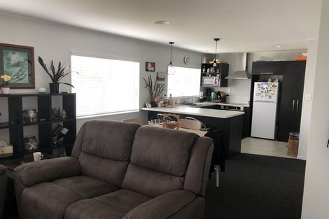 Photo of property in 3 Lydia Place, Kelvin Grove, Palmerston North, 4414