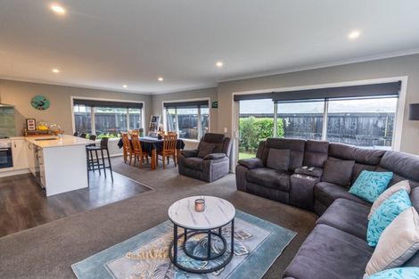 Photo of property in 51 Grovedale Square, Wainuiomata, Lower Hutt, 5014