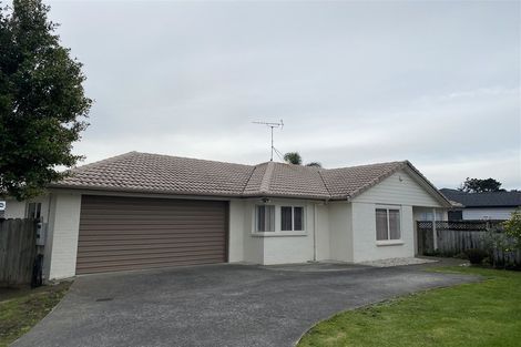 Photo of property in 2/36 West Fairway, Golflands, Auckland, 2013