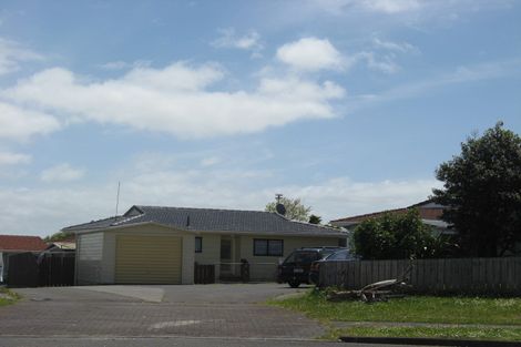 Photo of property in 18 De Bloge Place, Clendon Park, Auckland, 2103