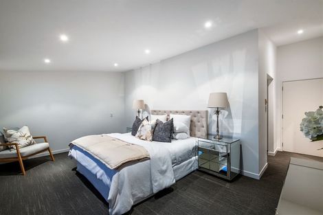 Photo of property in 17a Parr Terrace, Castor Bay, Auckland, 0620