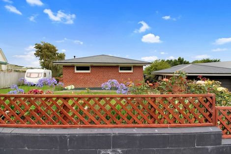 Photo of property in 8 Feltham Street, Hunterville, 4730