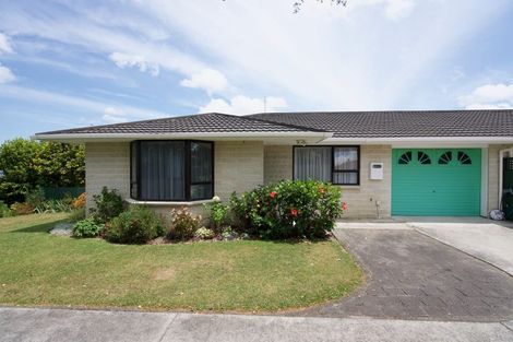 Photo of property in 1b Droylsden Place, Palmerston North, 4410