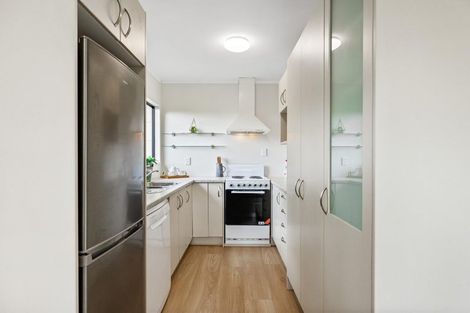 Photo of property in 3 Fernhaven Place, Massey, Auckland, 0614