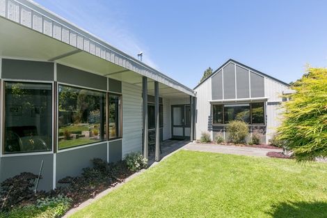 Photo of property in 2 Matthews Place, Taradale, Napier, 4112