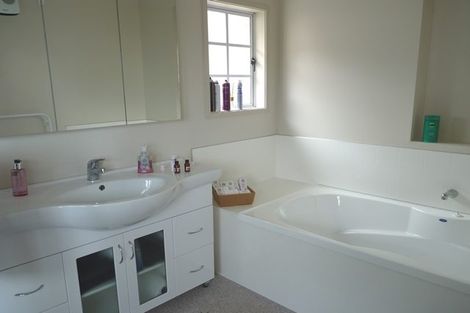 Photo of property in 50 Wade River Road, Stanmore Bay, Whangaparaoa, 0932