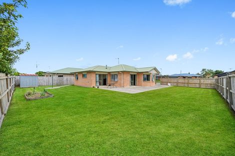 Photo of property in 15 Kittyhawk Place, Melville, Hamilton, 3206