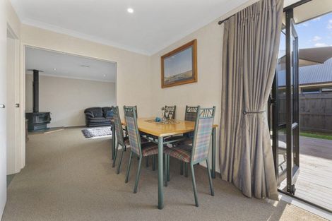 Photo of property in 10 Rodeo Drive, Kelvin Grove, Palmerston North, 4414