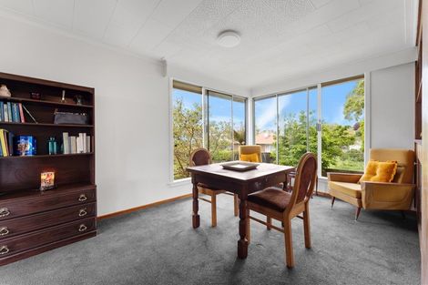 Photo of property in 77 Govett Avenue, Frankleigh Park, New Plymouth, 4310