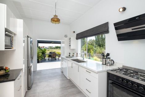 Photo of property in 104 Ferry Road, Clive, 4102