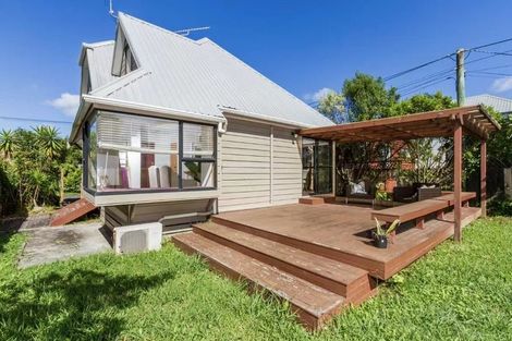 Photo of property in 1/164 Nile Road, Milford, Auckland, 0620