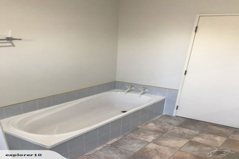 Photo of property in 12 Scandia Court, Hokowhitu, Palmerston North, 4410