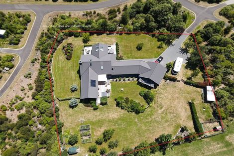 Photo of property in 36 Lacebark Drive, Kinloch, Taupo, 3377