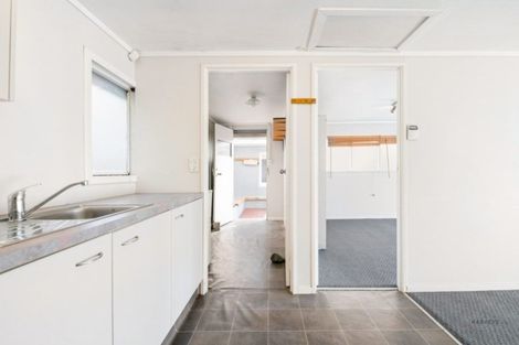 Photo of property in 32 Captain Scott Road, Glen Eden, Auckland, 0602