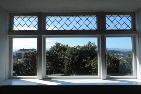 Photo of property in 82 Kelburn Parade, Kelburn, Wellington, 6012