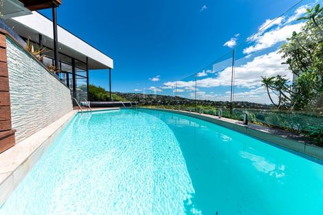 Photo of property in 9 Inverness Lane, Redcliffs, Christchurch, 8081