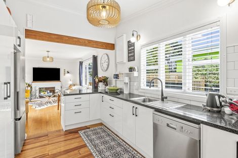 Photo of property in 14 Toi Street, Otaki Beach, Otaki, 5512