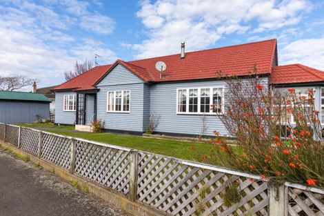 Photo of property in 12 Gertrude Street, Dannevirke, 4930