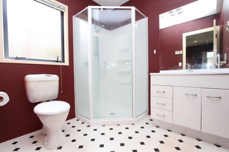 Photo of property in 59 Dress Circle, Newlands, Wellington, 6037