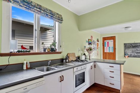 Photo of property in 98 The Parade, Island Bay, Wellington, 6023