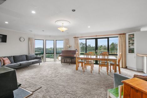 Photo of property in 397 Mangorei Road, Merrilands, New Plymouth, 4312