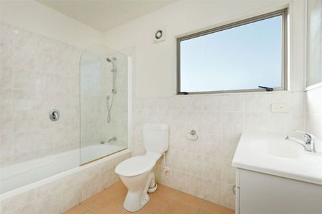 Photo of property in 1/32 Fields Parade, Oteha, Auckland, 0632