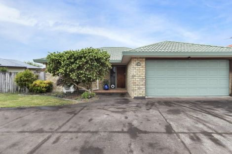 Photo of property in 12 Greenough Place, Rototuna, Hamilton, 3210