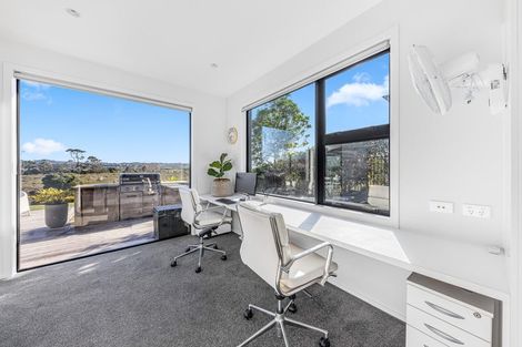 Photo of property in 8 Miran Lane, Red Beach, 0932