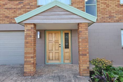 Photo of property in 16 Garcia Place, West Harbour, Auckland, 0618