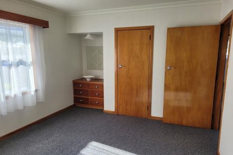 Photo of property in 31 Turakina Street, Merrilands, New Plymouth, 4312