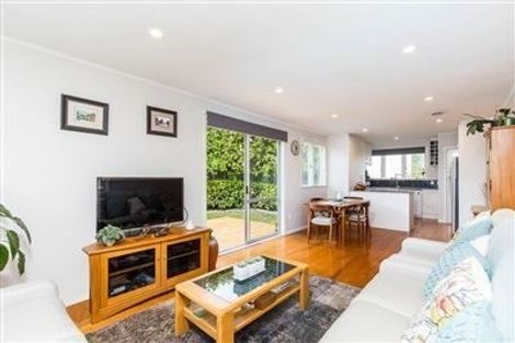 Photo of property in 1/50 Bond Crescent, Forrest Hill, Auckland, 0620