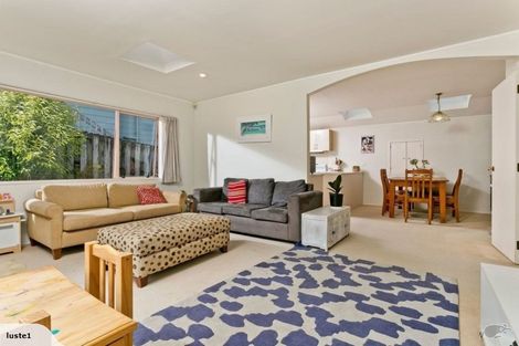 Photo of property in 1/39 Witheford Drive, Bayview, Auckland, 0629