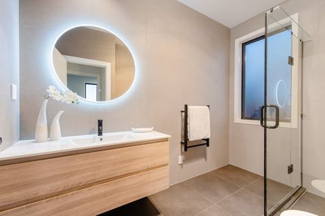 Photo of property in 17 Manawanui Way, Orewa, 0931