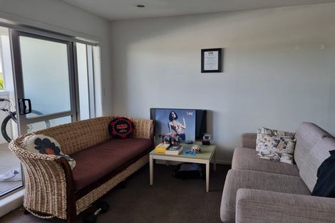 Photo of property in 9c/60 Masons Road, Oteha, Auckland, 0632