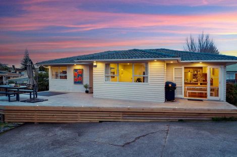 Photo of property in 86 Rosewarne Crescent, Glendene, Auckland, 0602