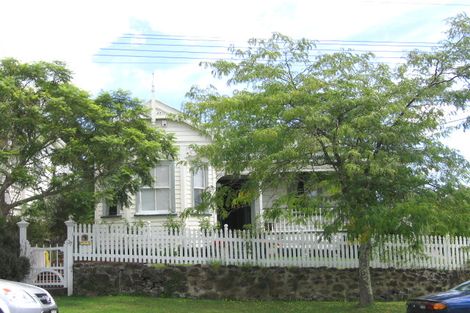 Photo of property in 27 Roslyn Terrace, Stanley Point, Auckland, 0624