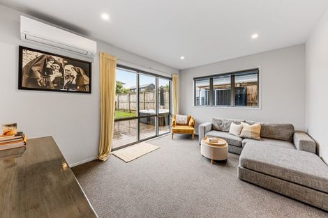 Photo of property in 15 Pakoro Close, Hobsonville, Auckland, 0618