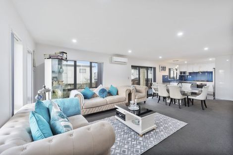 Photo of property in 22 Millcroft Lane, Ranui, Auckland, 0612