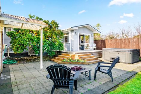 Photo of property in 4 Rixon Place, Te Atatu Peninsula, Auckland, 0610
