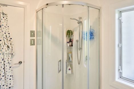 Photo of property in 1 Singers Road, Korokoro, Lower Hutt, 5012