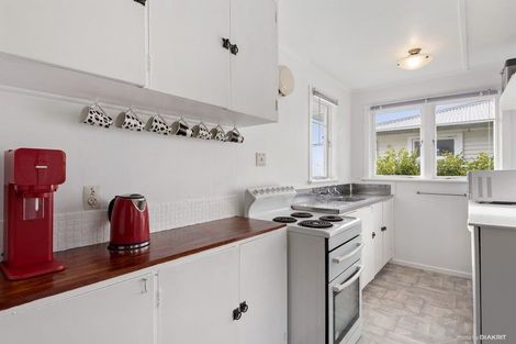 Photo of property in 22 Kenmore Street, Newlands, Wellington, 6037