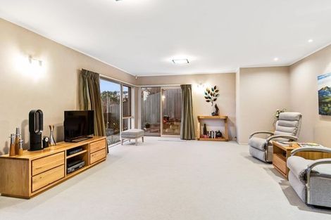 Photo of property in 99a Queen Street, Northcote Point, Auckland, 0627