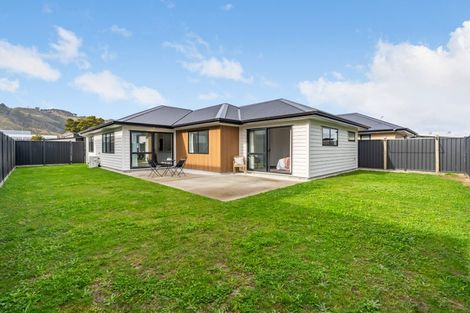 Photo of property in 34 Castletown Street, Wallaceville, Upper Hutt, 5018
