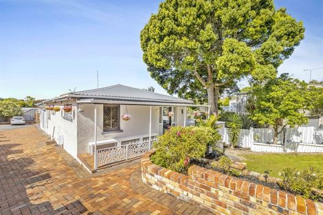 Photo of property in 35 Nikau Street, New Lynn, Auckland, 0600