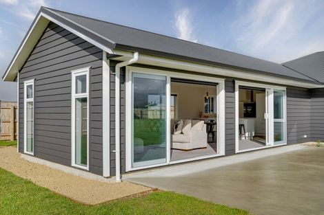 Photo of property in 17 Mill Grove, Clareville, Carterton, 5713